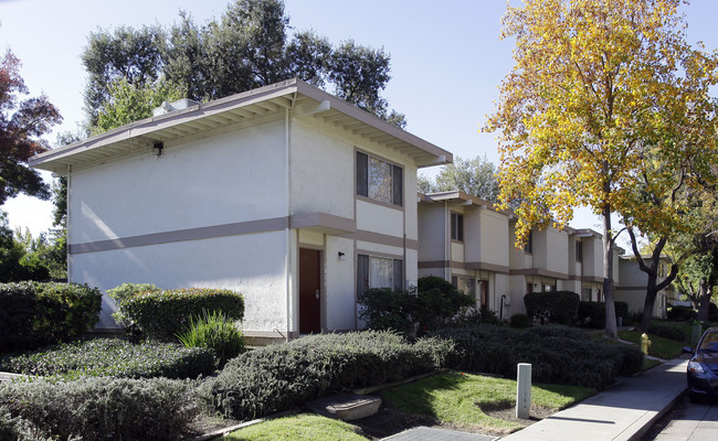 1564-1580 Drake Dr in Davis, CA - Building Photo - Building Photo