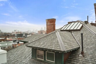 40 Centre St, Unit 205 in Brookline, MA - Foto de edificio - Building Photo