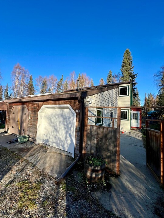 413 Ramola St in Fairbanks, AK - Building Photo