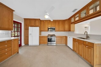 18600 SW 97th Ave in Cutler Bay, FL - Building Photo - Building Photo