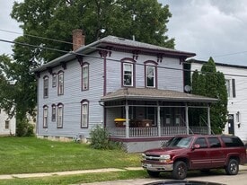 518 W Pleasant St, Unit 518 in Freeport, IL - Building Photo