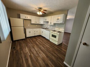 1219 Barker St in Bloomington, IL - Building Photo - Building Photo