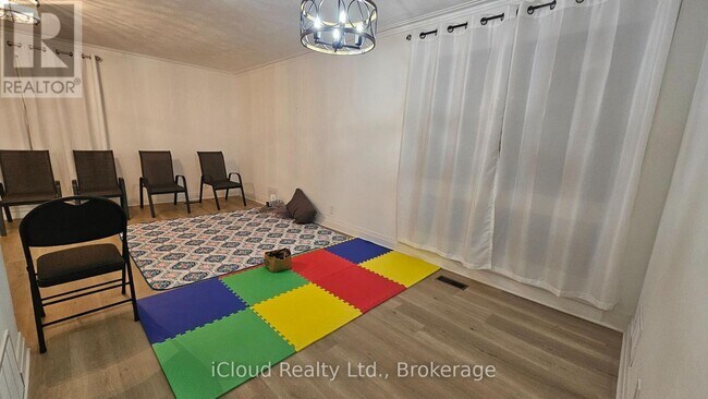 1393 Birchmount Rd in Toronto, ON - Building Photo - Building Photo