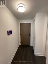 30 Inn On The Pk Dr in Toronto, ON - Building Photo - Building Photo