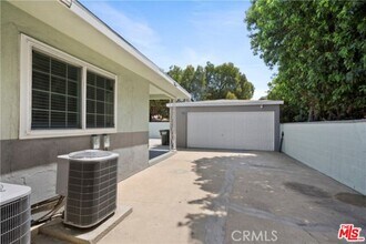 11006 Mansel Ave in Inglewood, CA - Building Photo - Building Photo