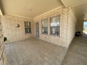 2015 Rosario St in Laredo, TX - Building Photo - Building Photo