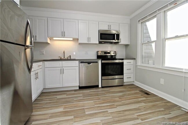 5 Glen St in Greenwich, CT - Building Photo - Building Photo