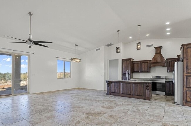 132 Avenida Pastor in Rio Rico, AZ - Building Photo - Building Photo