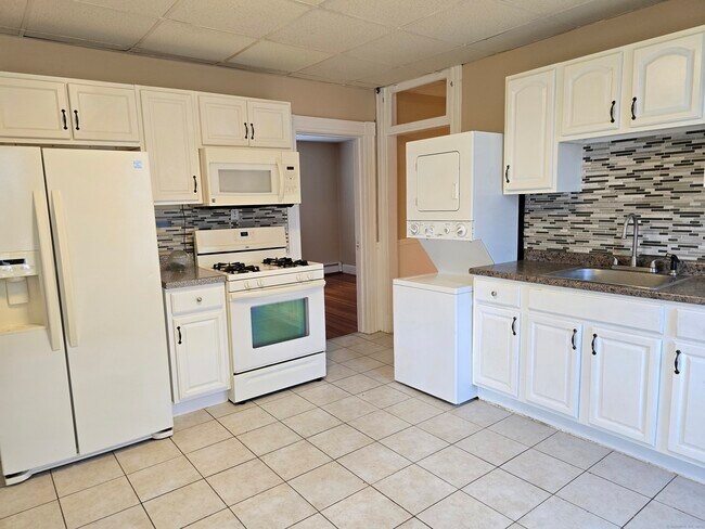 302 Allen St in New Britain, CT - Building Photo - Building Photo