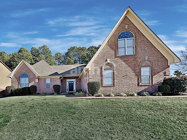 property at 4946 Rivercrest Ln