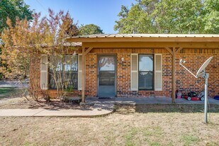 6532 Fall Creek Hwy in Granbury, TX - Building Photo