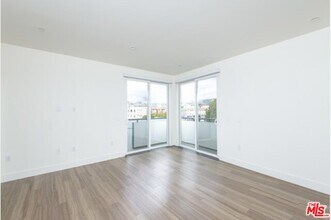 100 S Orlando Ave-Unit -ph3 in West Hollywood, CA - Foto de edificio - Building Photo