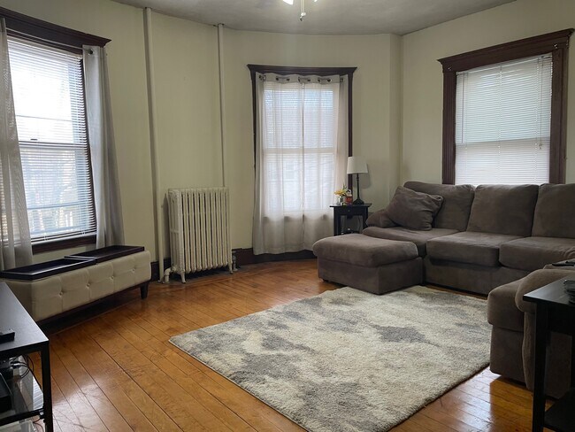 325 Faneuil St, Unit 3 in Boston, MA - Building Photo - Building Photo