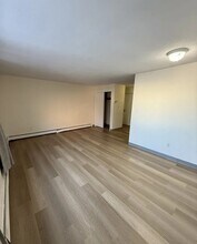 10 Riverside St, Unit g2 in Watertown, MA - Foto de edificio - Building Photo