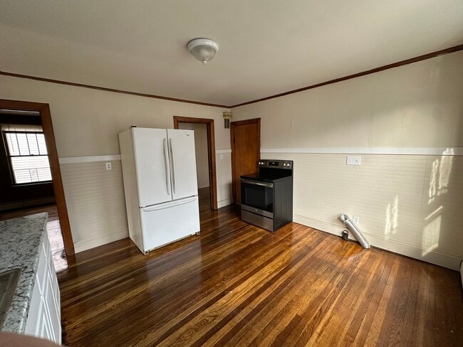 126 Pleasant St, Unit 2 in Willimantic, CT - Building Photo - Building Photo