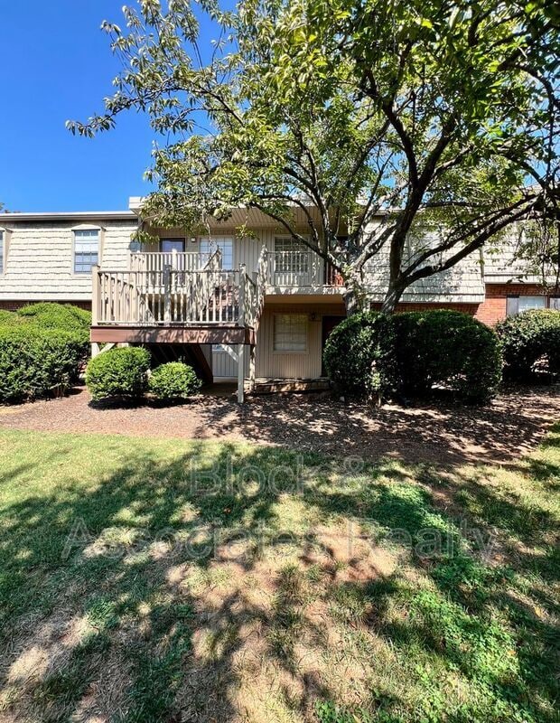 property at 3826 Country Club Rd