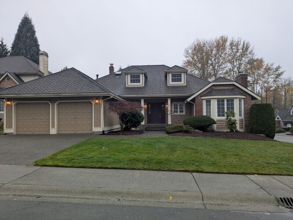 33101 12th Ct SW in Federal Way, WA - Building Photo