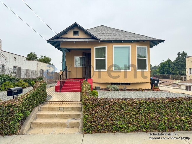 1121 S Fresno St in Los Angeles, CA - Foto de edificio - Building Photo