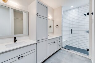 The Lorient in Edina, MN - Building Photo