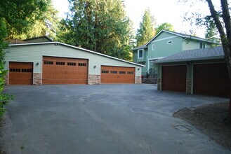 4030 SW Dolph Ct in Portland, OR - Building Photo - Building Photo
