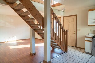 99-103-103 Chittenden Ave in Columbus, OH - Building Photo