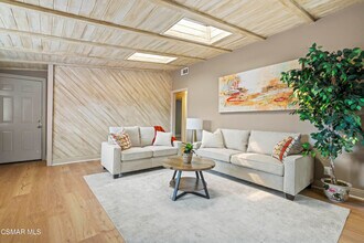 865 W Hillcrest Dr in Thousand Oaks, CA - Building Photo - Building Photo