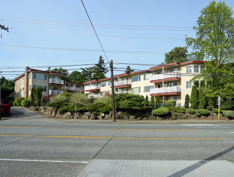 Magnolia Manor Apartments in Seattle, WA - Building Photo