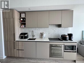 55-4855 Mercer St in Toronto, ON - Building Photo - Building Photo