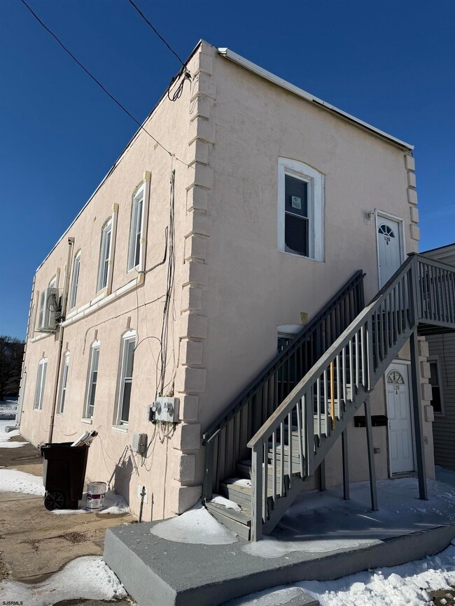 property at 120 N Congress Ave