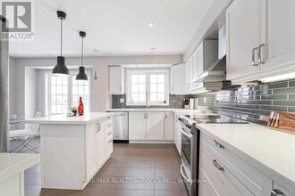 15 Vanhorne Cl in Brampton, ON - Building Photo - Building Photo