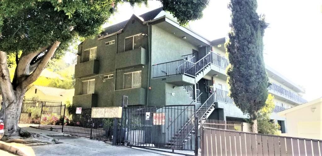 3422 Chapman St in Los Angeles, CA - Building Photo