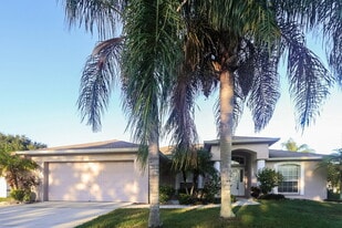 5800 Driftwood Dr in Winter Haven, FL - Building Photo