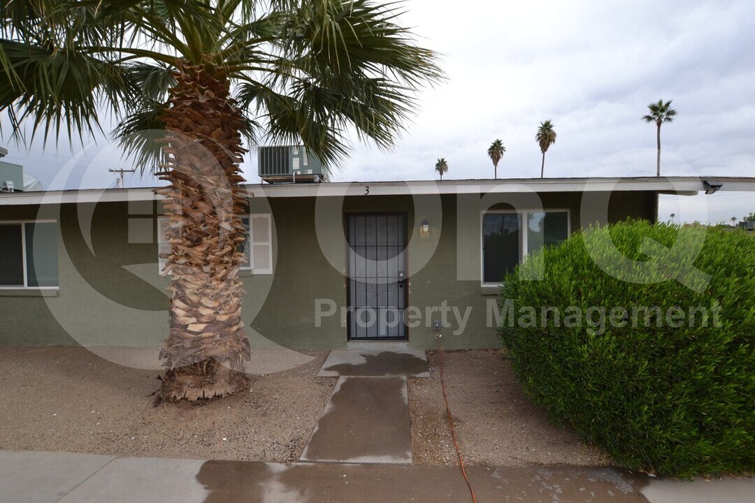 2202 W Devonshire Ave in Phoenix, AZ - Building Photo