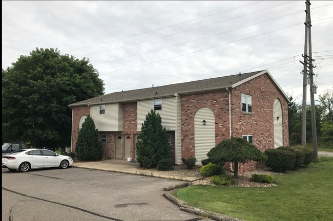 Garden Court Apartments in Willard, OH - Building Photo - Building Photo