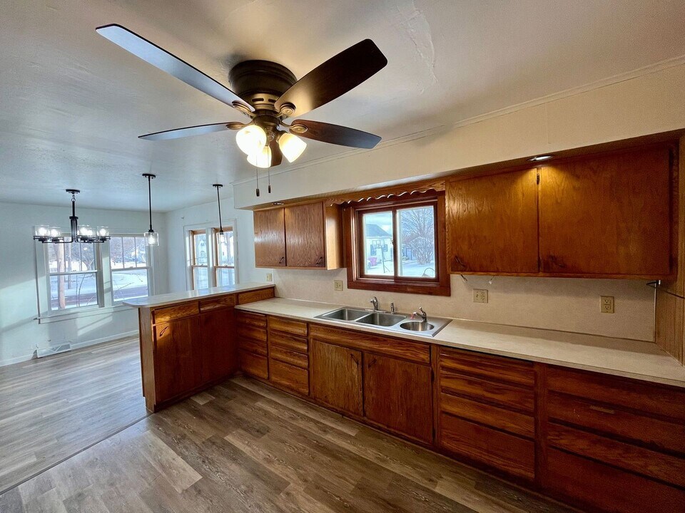 226 Deresch St in Antigo, WI - Building Photo