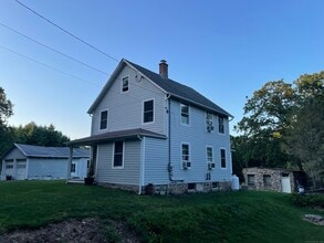 88 Staples Rd in Easton, CT - Building Photo - Building Photo
