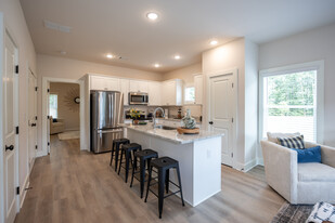 Ivy Hill Cottages in Gainesville, GA - Building Photo