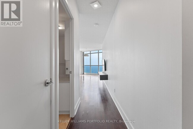 1411-215-3215 Fort York Blvd in Toronto, ON - Building Photo - Building Photo