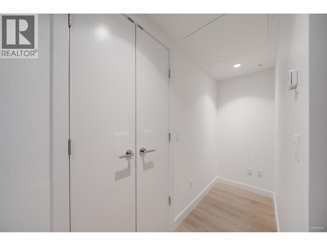 9580 Tower Rd in Burnaby, BC - Building Photo - Building Photo