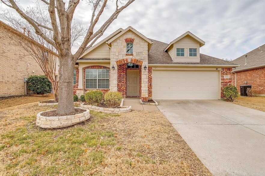 1721 Castle Creek Dr in Little Elm, TX - Building Photo