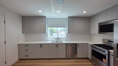 8408 W 4th St, Unit 8408 in Los Angeles, CA - Foto de edificio - Building Photo