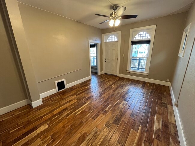 361 Lincoln St, Unit Upper