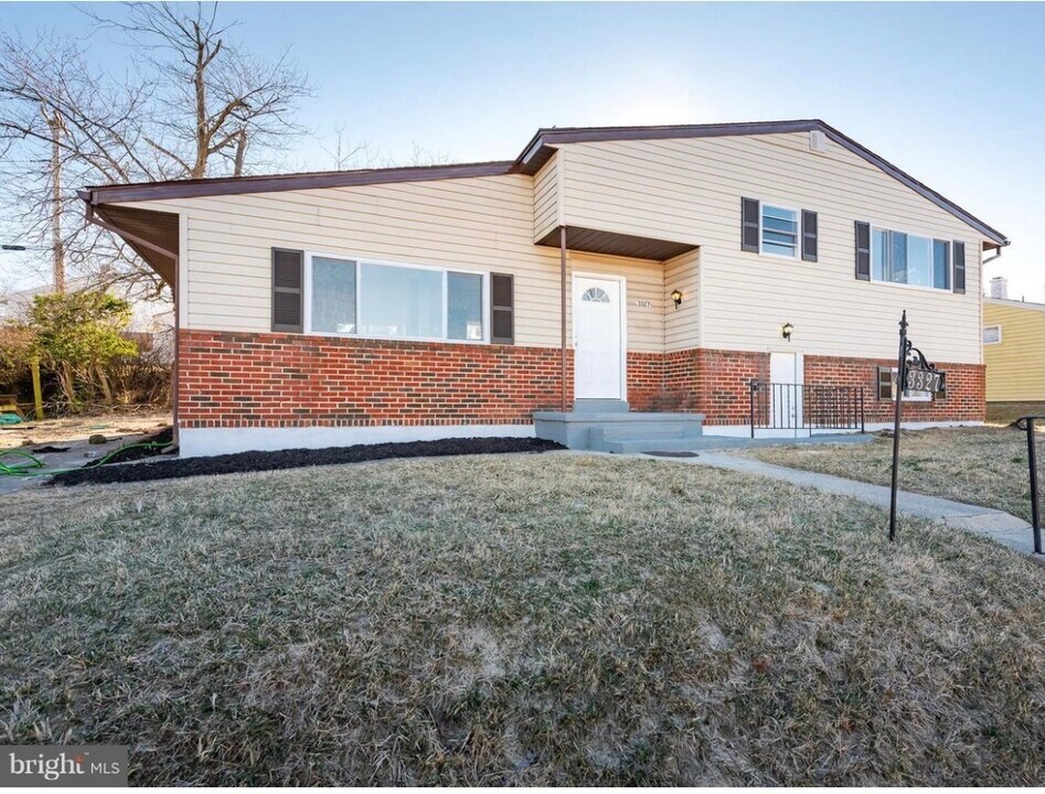 3327 Essex Rd in Baltimore, MD - Foto de edificio
