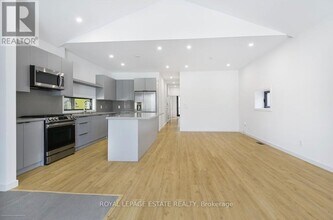 506 Scarborough Rd in Toronto, ON - Building Photo - Building Photo