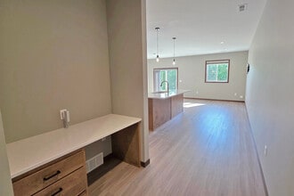 Cloverfield Townhomes in Brookings, SD - Foto de edificio - Building Photo