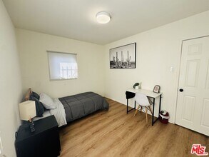 634 W 81st St in Los Angeles, CA - Foto de edificio - Building Photo