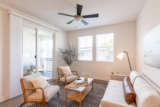 Stadium Park Apartments in Inglewood, CA - Foto de edificio - Interior Photo