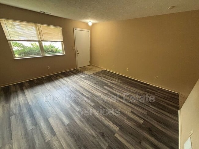 983 Pom Ct in Trenton, OH - Building Photo - Building Photo