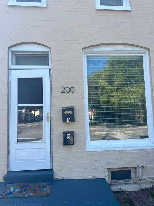 200 Dill Ave in Frederick, MD - Foto de edificio