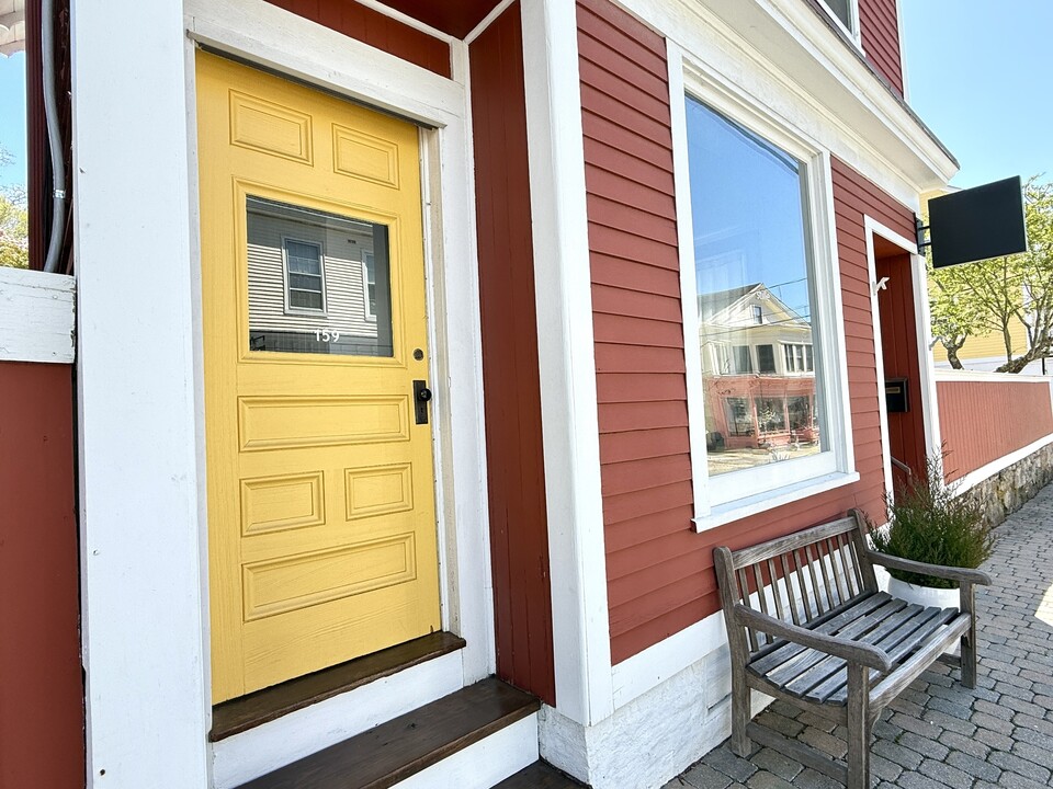 155 Water St in Stonington, CT - Building Photo